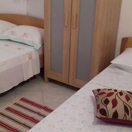 شقة 